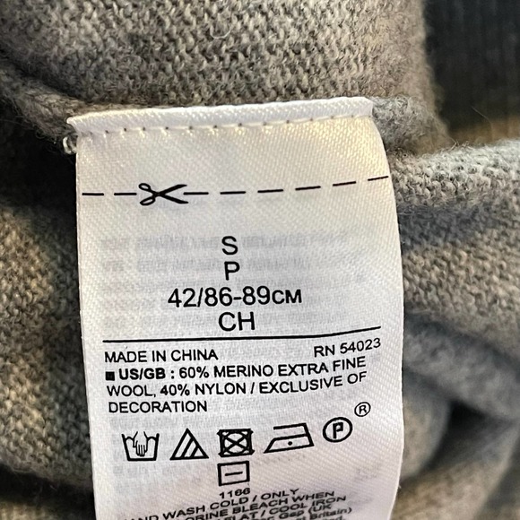 BANANA REPUBLIC Merino Wool Sweater C'est Si Bon Long Sleeve Gray - Size Small - Picture 5 of 10